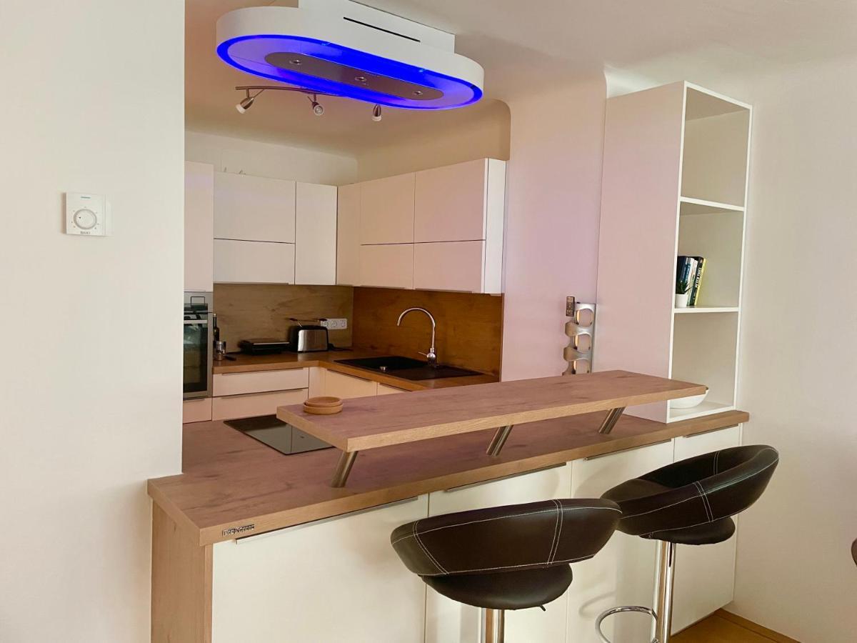 וינה 60 M2 Central Rooftop Apartment With Ac מראה חיצוני תמונה